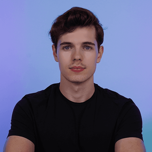 Alex Cooper headshot