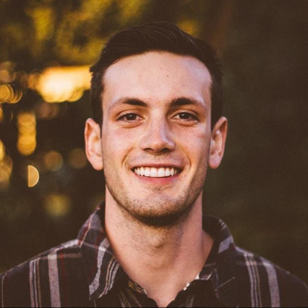 Sterling Montes headshot